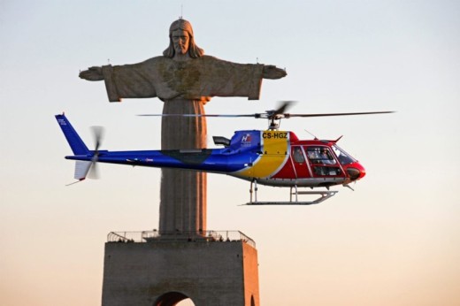 Voo em Helicóptero Privado sobre a Baía de Cascais