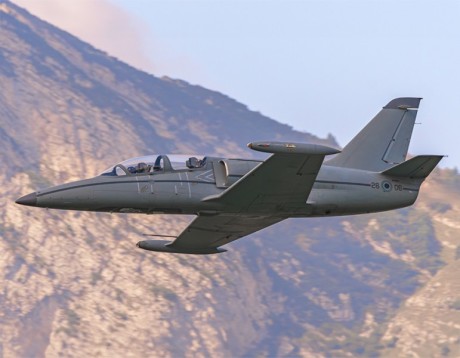 Voo em Avião a Jato Albatros L-39 nas Dolomitas - Trento, Italia (45 min)