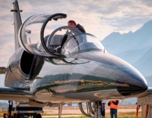 Voo em Avião a Jato Albatros L-39 nas Dolomitas - Trento, Italia (30 min)